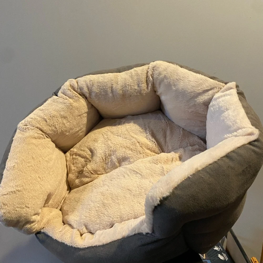 Cozy Two-Tone Pet Bed